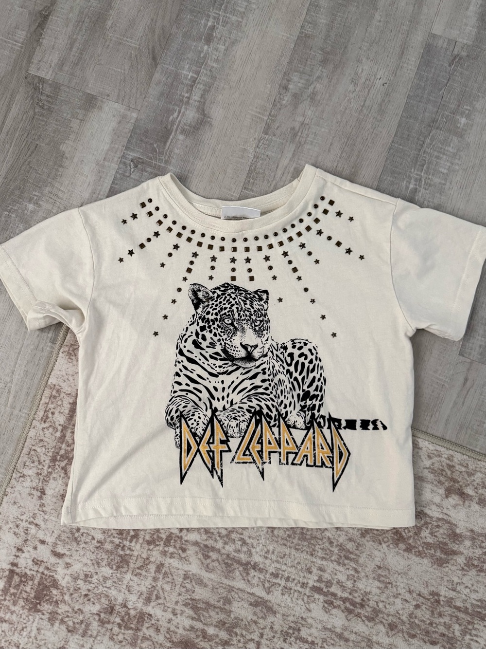 Def Leppard Bejeweled Girls Cream Cropped T-Shirt, Medium 7/8